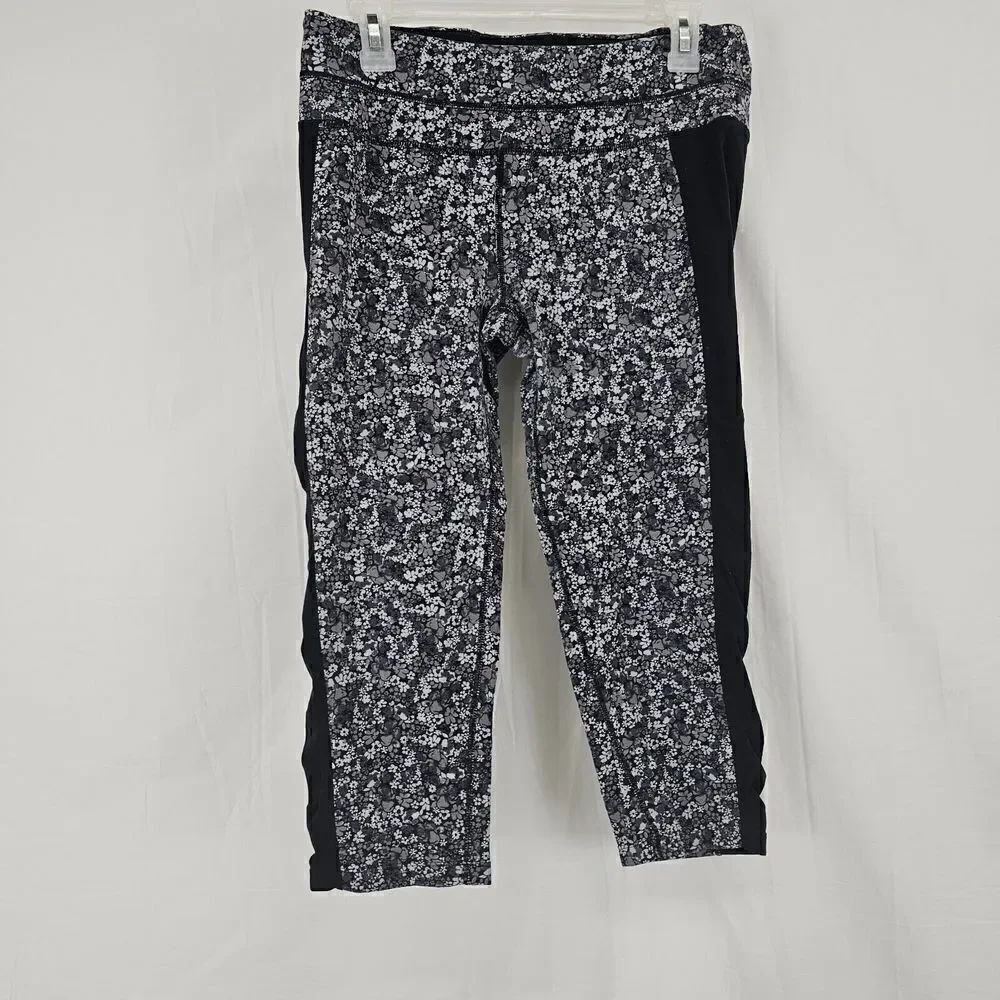 Athleta DITSY STRIPE BALANCE CAPRI Floral Black Women's Size Medium Athletic - Picture 2 of 6